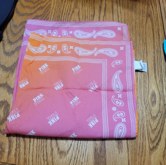 Victoria's secret pink bandana LIMITED EDITION!! - Picture 2 of 5